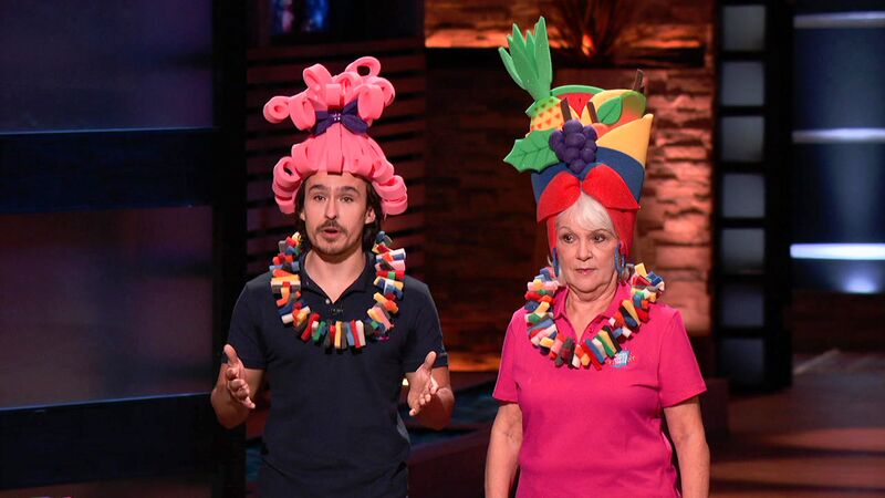 File:Ep12.04-foampartyhats.jpg